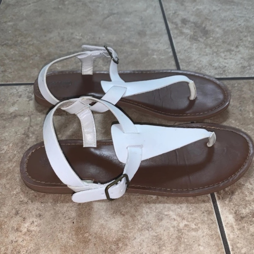 🚫 SOLD 🚫White Mossimo Strap Sandals 👡